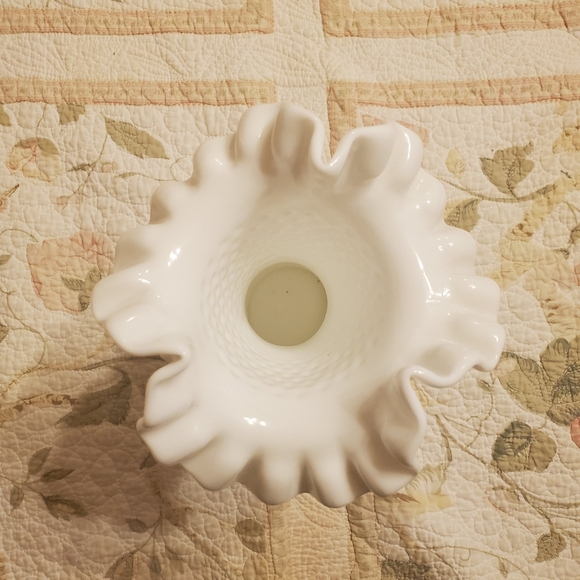 Vtg Fenton White Milk Glass Ruffle Hobnail Vase - Picture 13 of 15
